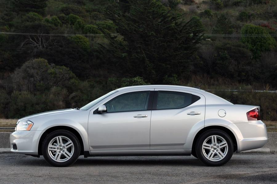  Dodge Avenger 2011 года  (фото 14 из 61)